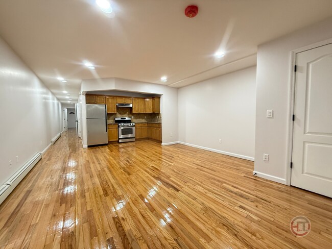 Foto del edificio - 1642 Williamsbridge Rd