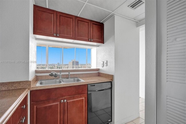 Building Photo - 7601 E Treasure Dr