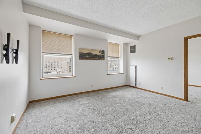 Building Photo - Downtown 2 bedroom Condo!