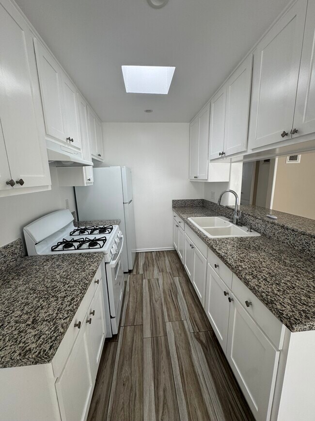 Foto del edificio - 5545 Carlton Way