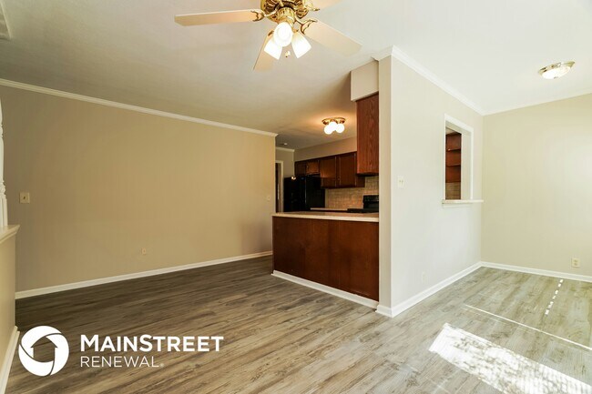 Foto del edificio - 6370 Buckeye Path Dr N