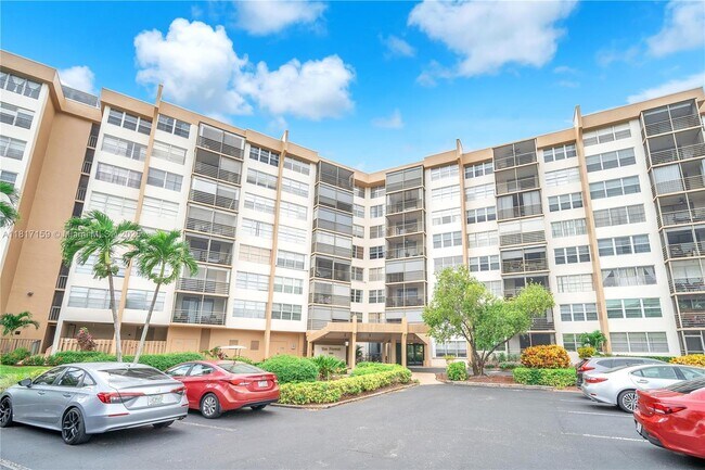 Foto del edificio - 900 St Charles Pl