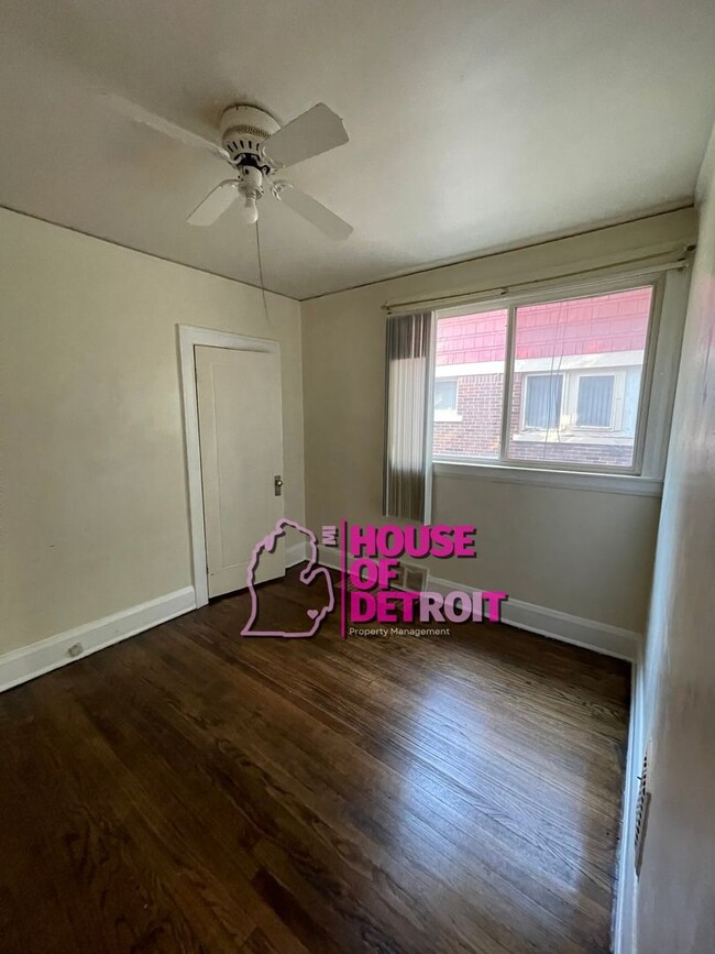 Foto del edificio - 13330 Strathmoor St