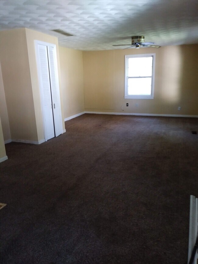 sala de estar - 2609 Pioneer Rd