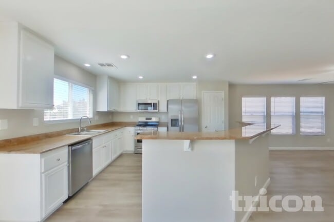 Building Photo - 8737 Dodds Canyon St
