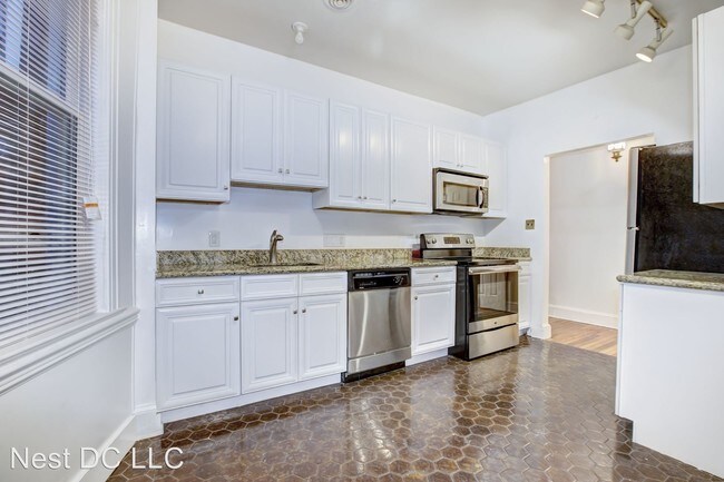 Foto del edificio - 632 F St NE