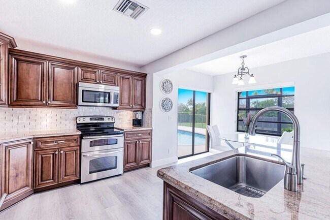 Foto del edificio - 12715 Kingsway Rd