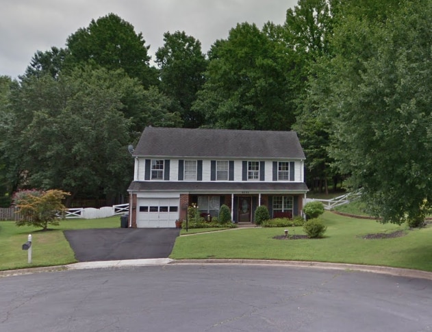 Charming Tri-Level Retreat on Expansive Wo... - Charming Tri-Level Retreat on Expansive Wo... Apartment
