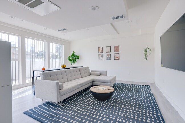 Foto del edificio - 1414 W 36th St