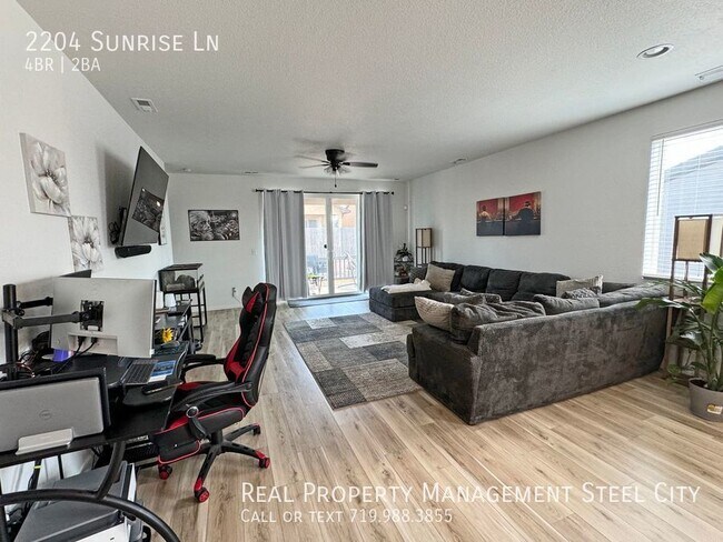 Building Photo - Stunning 4 Bed 2 Bath Home located on the ...