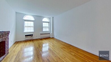 Building Photo - 402 E 83rd St