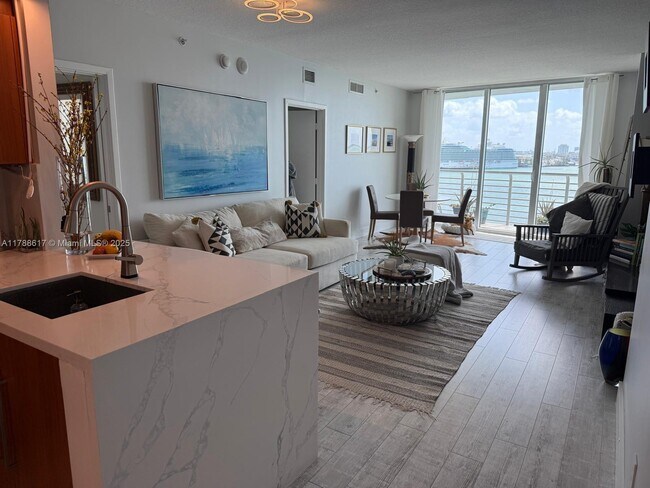 Foto del edificio - 335 S Biscayne Blvd