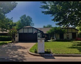 Building Photo - 2112 Bentham Pl