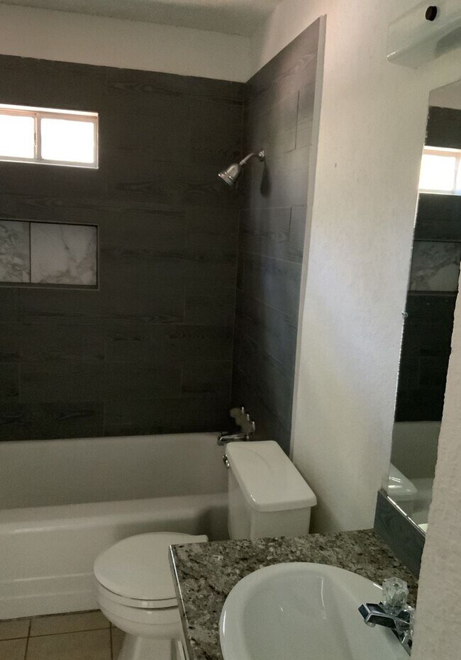 Foto del edificio - 1710-1712 Alamo Ave