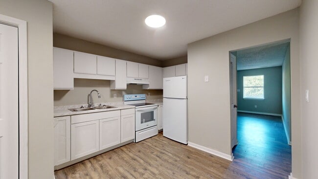 Building Photo - Caldwell Court Apartments!