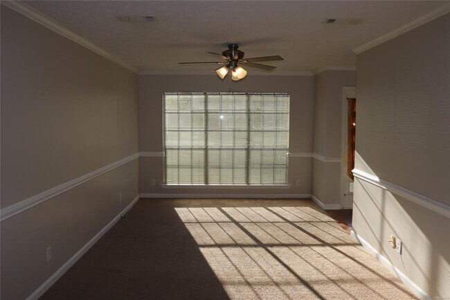 Building Photo - 760 N Burbank Dr