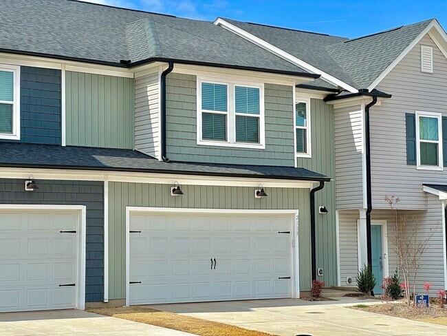 Foto del edificio - Spacious 3BD Townhome in Solana | 2-Car Garage | Pool, Gym & More