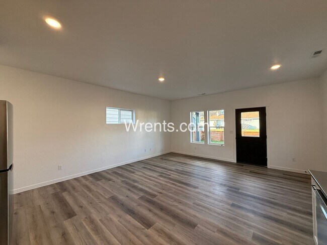 Foto del edificio - Be the First to Live Here – Brand New 3 Bed Duplex Near Parks, Golf & Downtown!