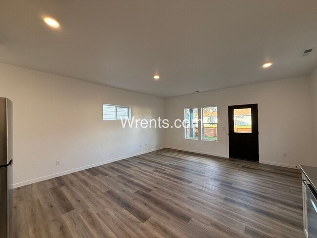 Building Photo - Brand New 3 Bed / 2 Bath Duplex Near Parks & Golf - W/S/G Included - $500 off Special
