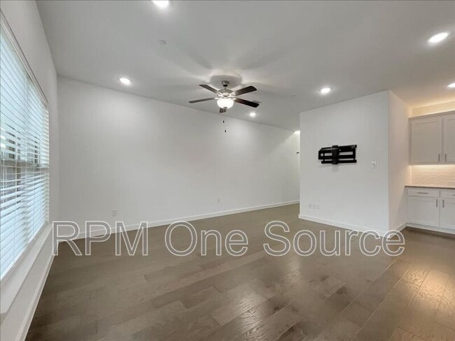 Building Photo - 2959 Stunning Dr
