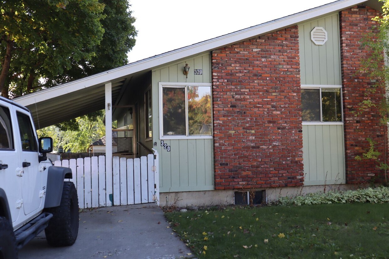 Primary Photo - Duplex in CDA