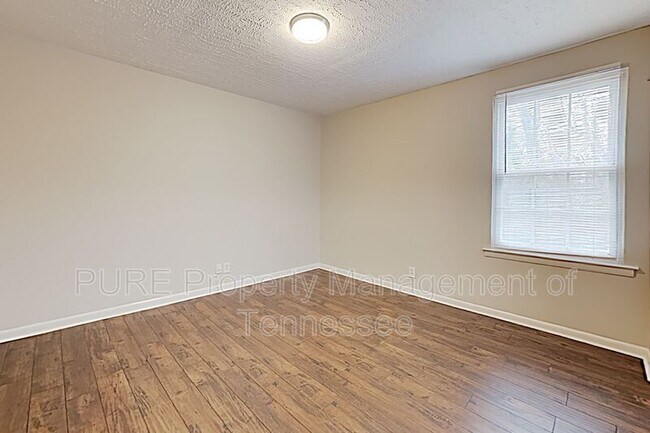 Foto del edificio - 1202 Currey Rd