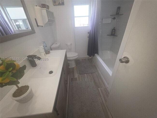 Foto del edificio - 9710 NW 24th St