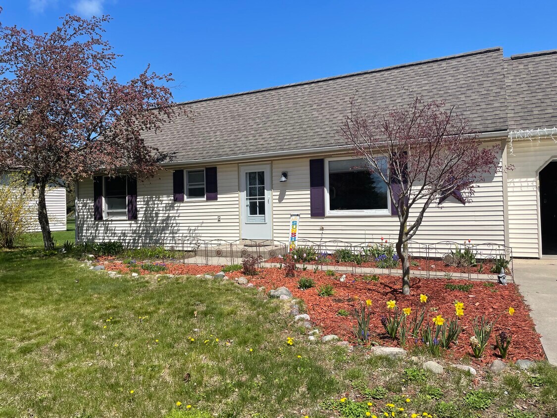 Primary Photo - 6012 Beverly Dr