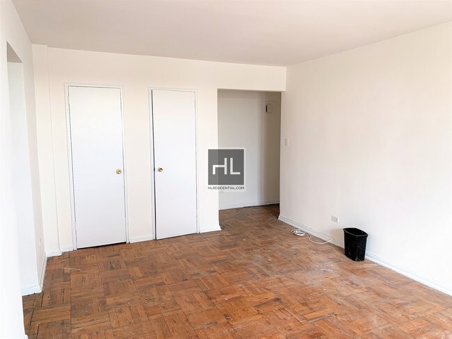 Building Photo - 75-06 Woodside Ave