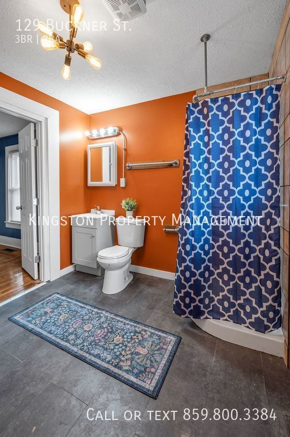 Building Photo - Beautiful 3 Bedroom 2 Bathroom Now Availab...