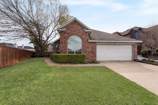 Foto del edificio - Garden haven 3 bed 2 bath home in H-E-B school district