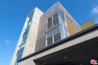 Building Photo - 1040 N Spaulding Ave