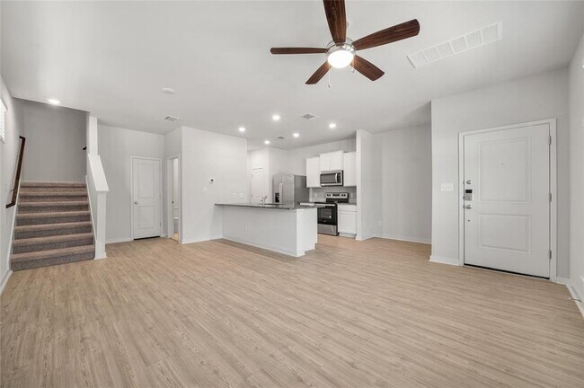 Building Photo - 800 Riverway Ln