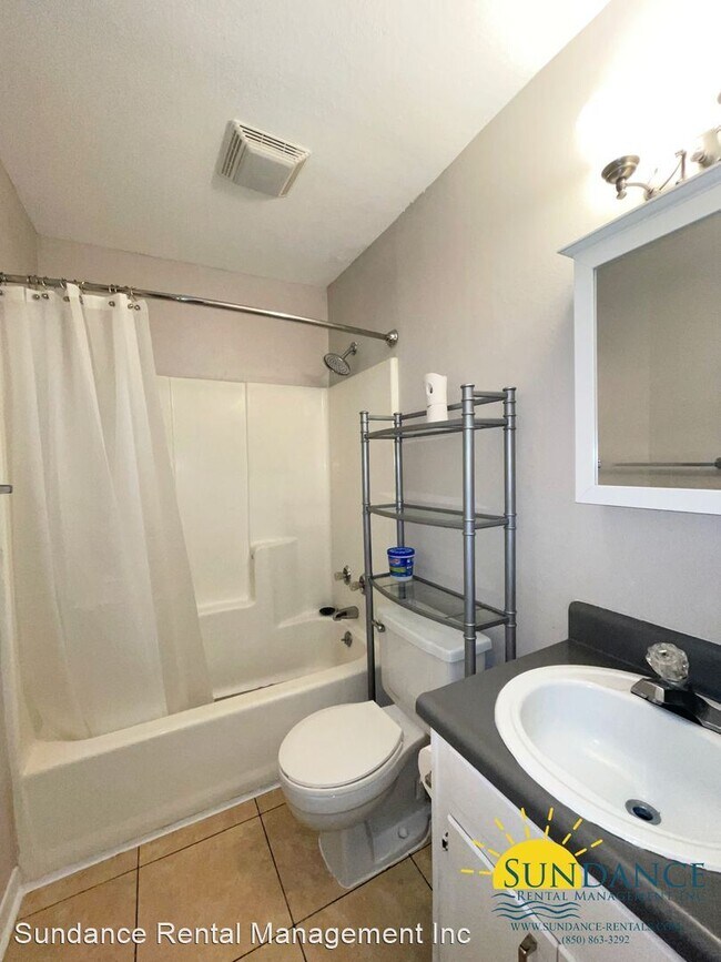 Building Photo - 2 br, 1 bath House - 803-B Sunset Boulevard W