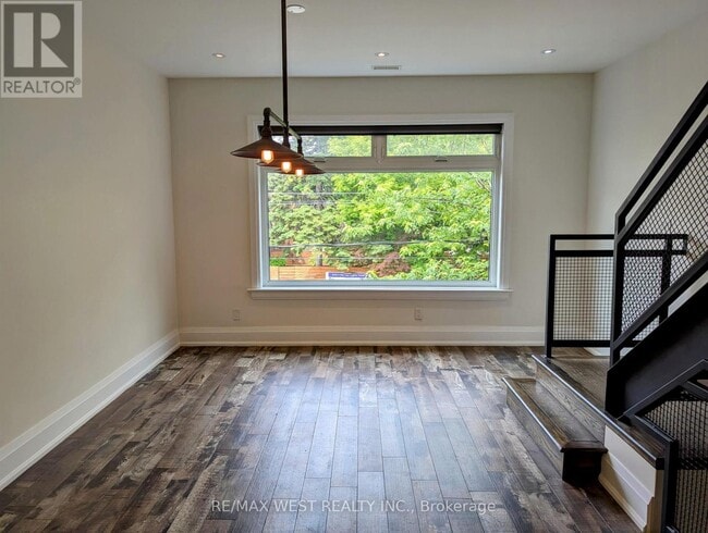 Building Photo - 363 Roncesvalles Ave