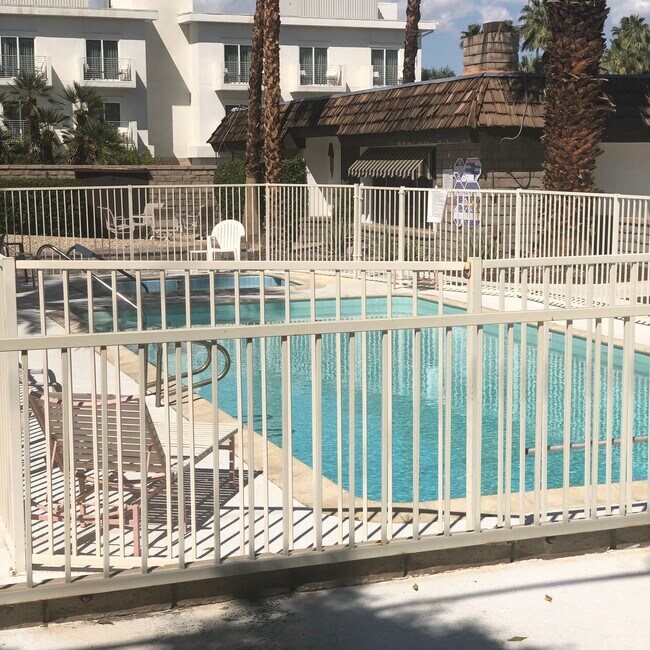 Swimming Pool & Spa - 73675 Shadow Mountain Dr