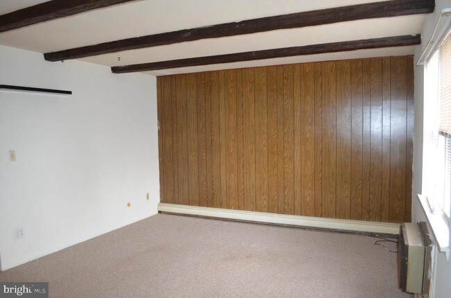 Building Photo - 130 N Market St