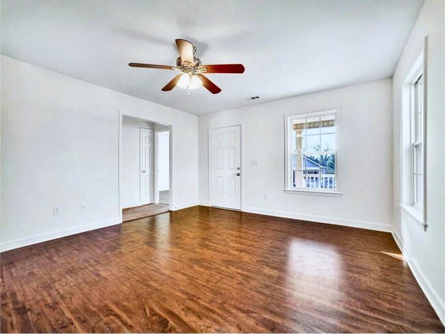 Foto del edificio - 305 S Calhoun St