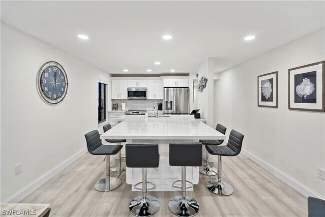 Foto del edificio - 25820 Hickory Blvd