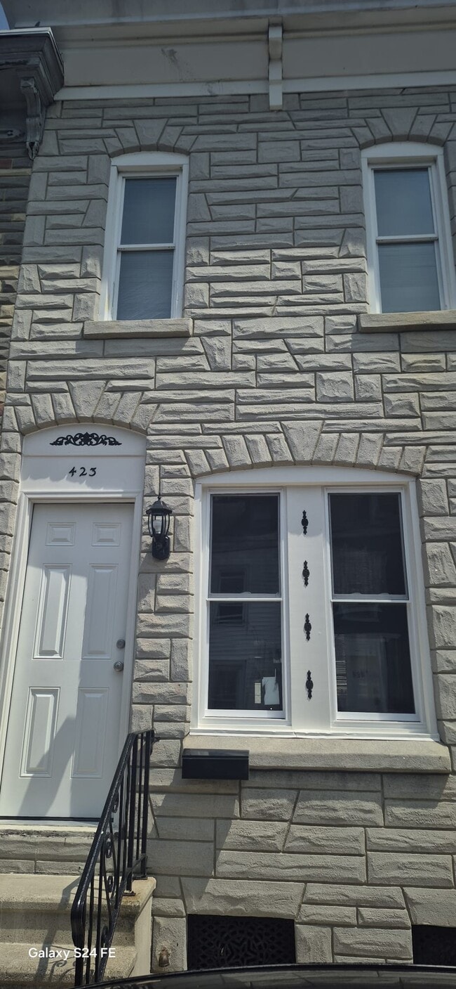 Building Photo - 423 Orange St
