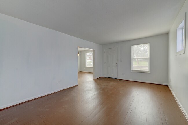Foto del edificio - 6136 Jackson Ave