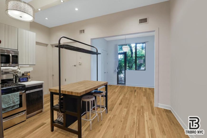 Foto principal - 3 bedroom in ASTORIA NY 11106