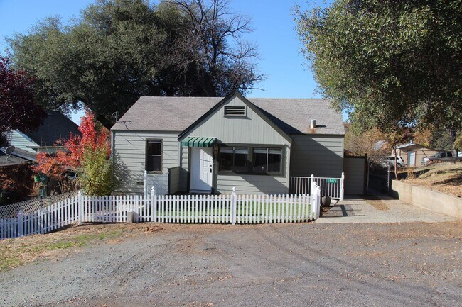 Building Photo - Madrone Street in Tuolumne