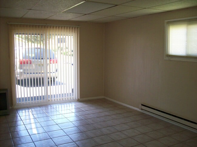 Building Photo - 75 Baldwin Ln