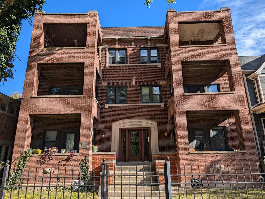 Foto del edificio - 4425 N Paulina St