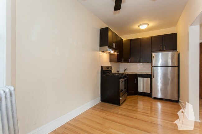 Building Photo - 430 W Surf St