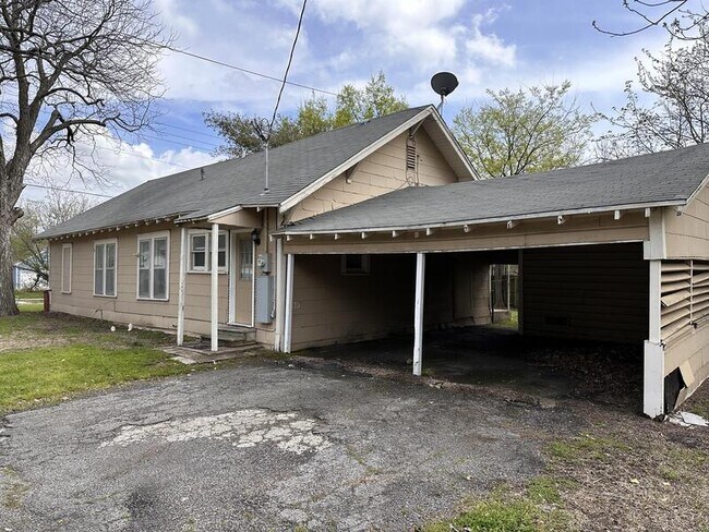 Building Photo - 2501 Monroe St