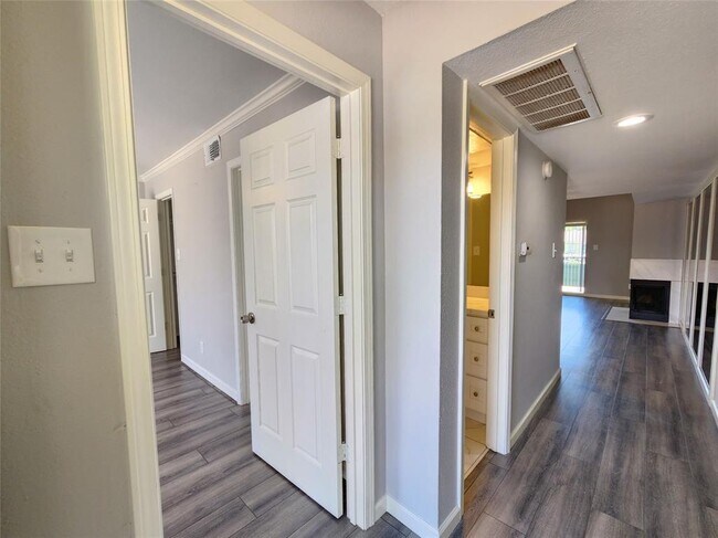 Building Photo - 14777 Wunderlich Dr