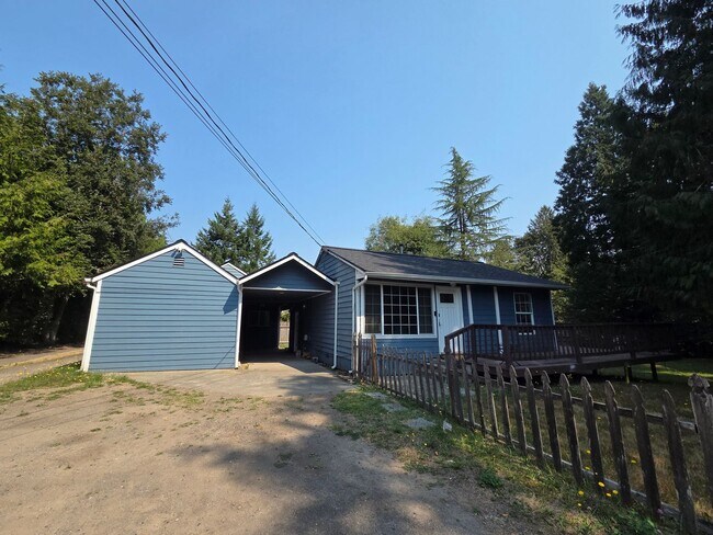 Building Photo - 1290 NE Fairgrounds Rd