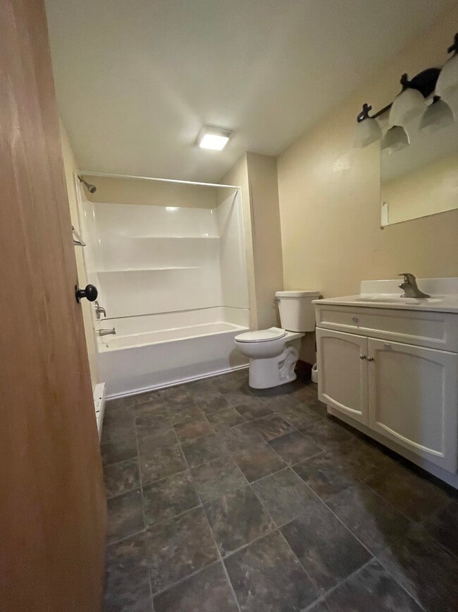 Building Photo - 20427 W Clark Ave Apt 11